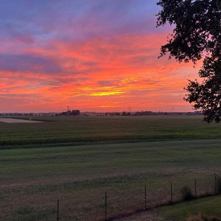 B&B Op De Brabantse Wal Halsteren 외부 사진