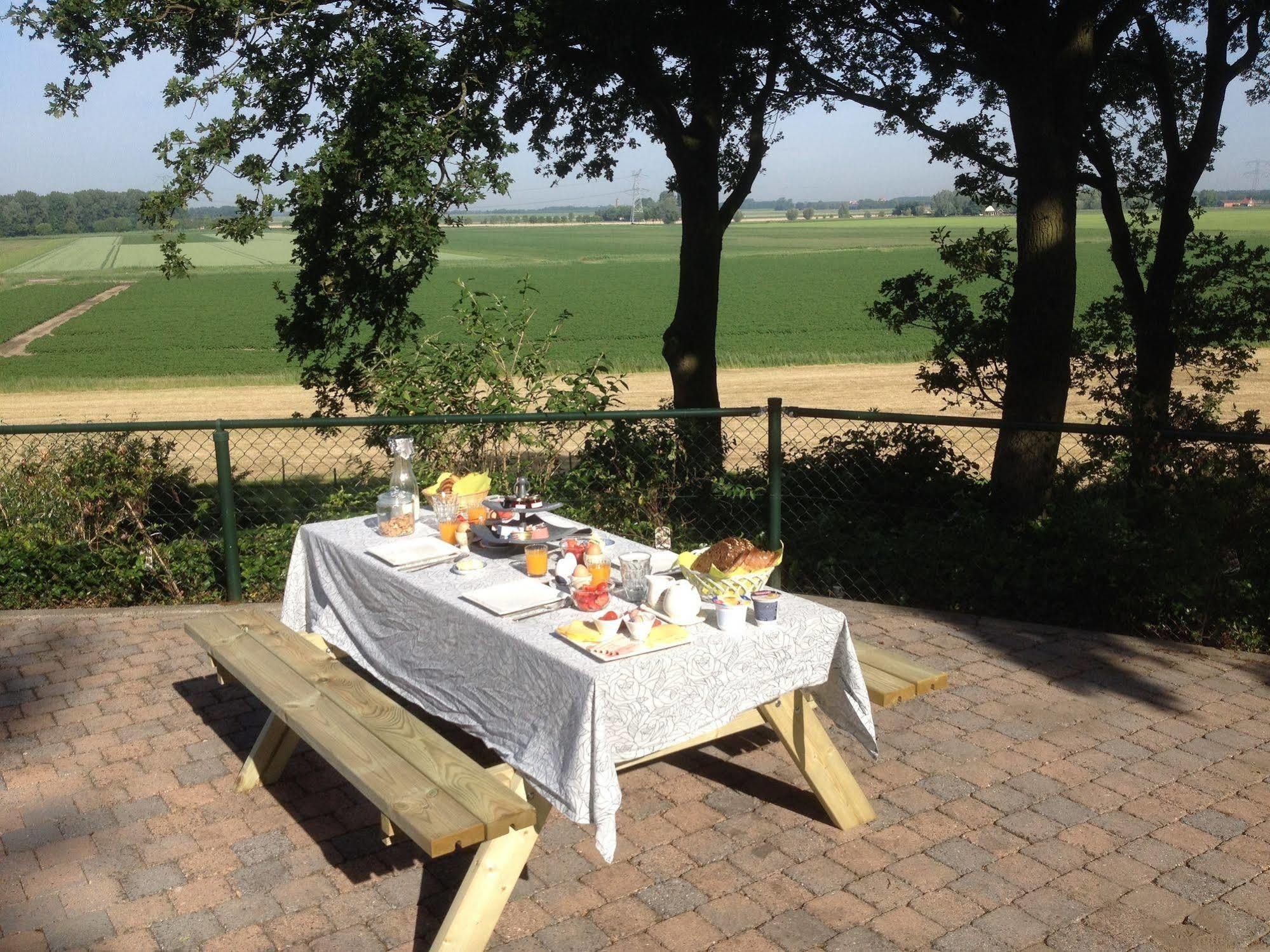 B&B Op De Brabantse Wal Halsteren 외부 사진