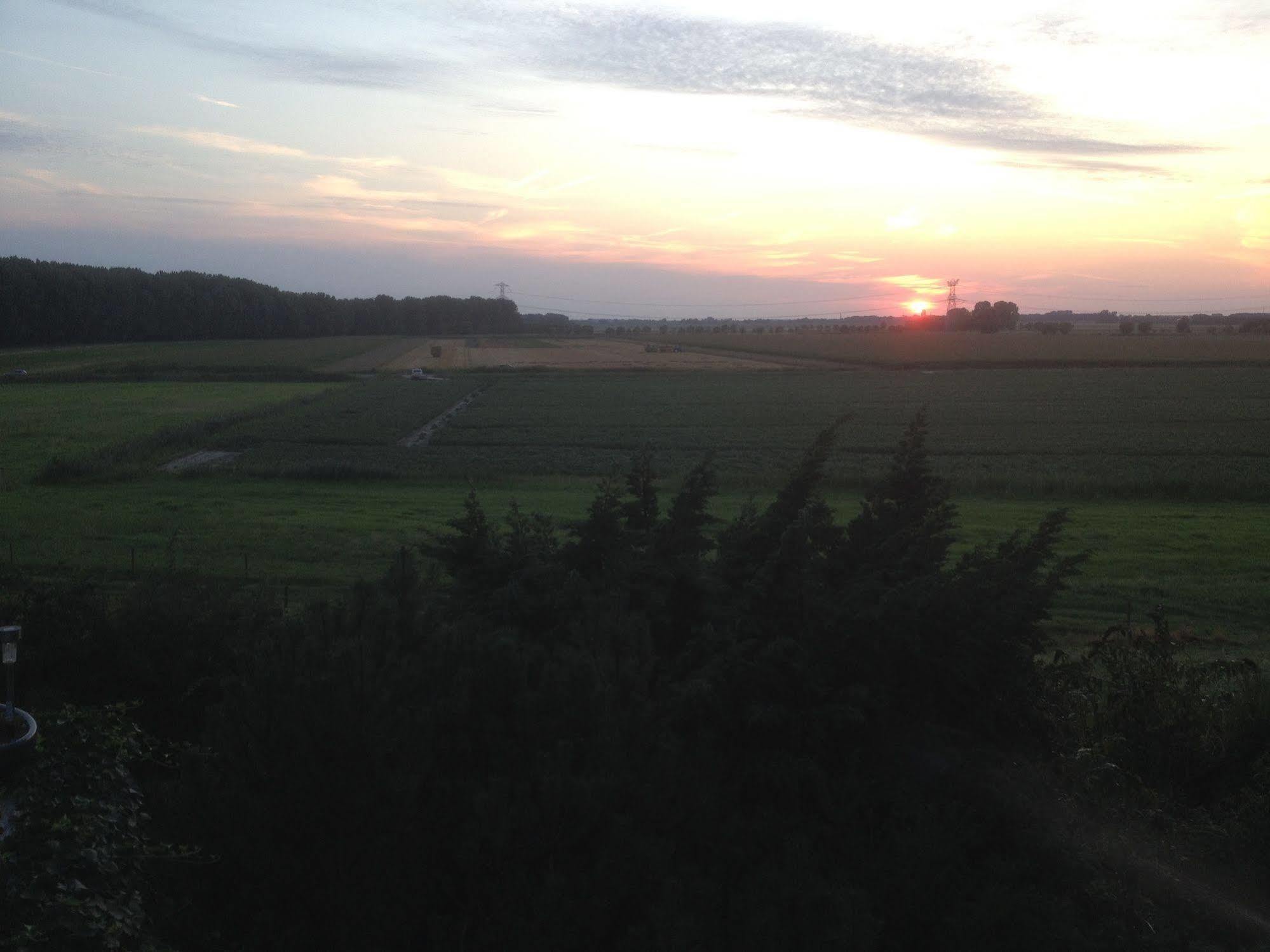 B&B Op De Brabantse Wal Halsteren 외부 사진